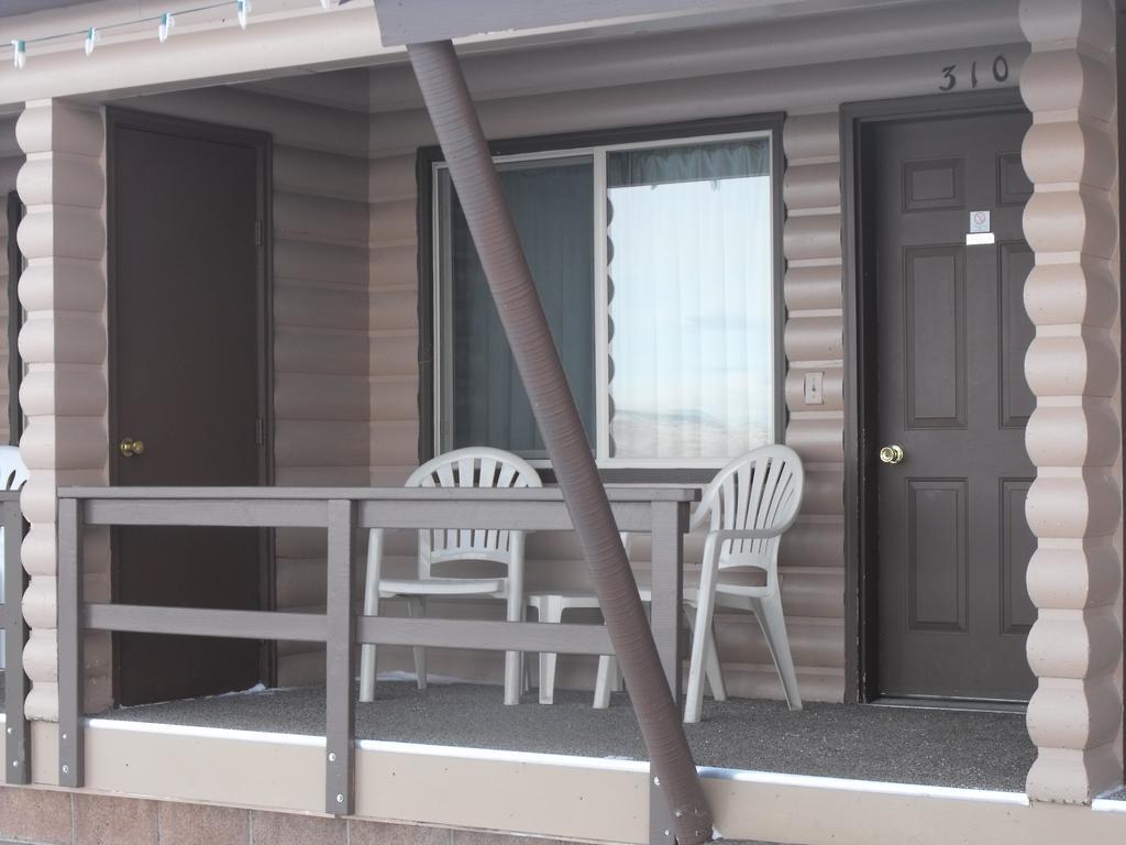 Flaming Gorge Resort Dutch John Chambre photo